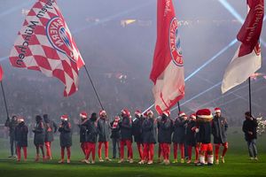 Nicht als Sieger zur Weihnachtsfeier im Stadion: Die Stars des FC Bayern. - Foto: Sven Hoppe/dpa
