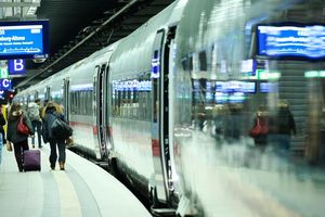Jeder zweite Zug im Oktober unpünktlich - Foto: Annette Riedl/dpa
