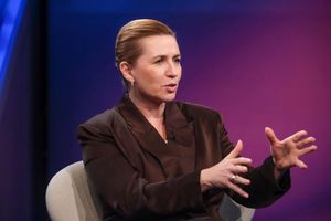 Die dänische Regierungschefin Mette Frederiksen zieht eine klare rote Linie: Wir geben kein grönländisches Territorium ab. - Foto: Oliver Ziebe/WDR/dpa