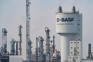 Die Führung des Chemiekonzerns BASF hatte bereits 2022 ein Sparprogramm angekündigt. - Foto: Uwe Anspach/dpa