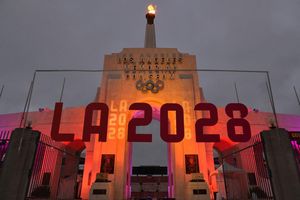 Schon am ersten Wettkampftag soll es im Los Angeles Memoral Coliseum bei den Frauen um Gold über 100 Meter gehen. (Archivfoto) - Foto: Richard Vogel/dpa