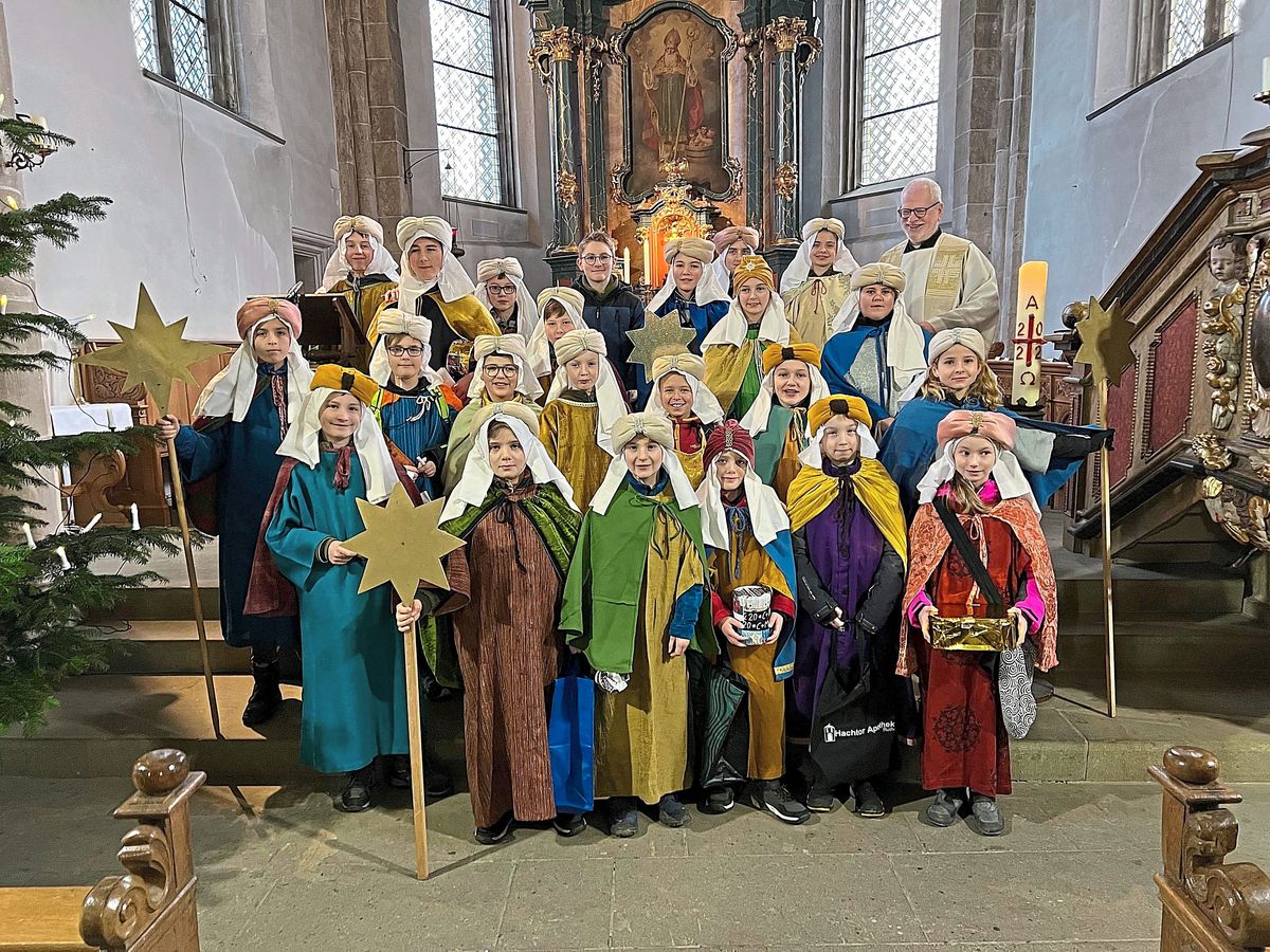 An diesem Wochenende klingeln wieder viele von ihnen an Rüthener Türen: Dieses Foto stammt aus dem vergangenen Jahr und zeigt die Gruppe der Segensbringer für die Kernstadt Rüthen.