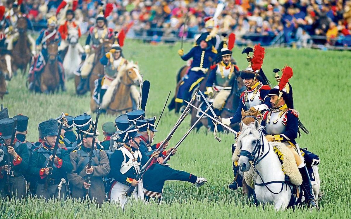 Die Schlacht von Waterloo wurde schon mehrfach nachgestellt – diese Szene stammt aus dem Jahr 2010. Gegen Napoleon auf dem Schlachtfeld stand 1815 auch ein Anröchter. Foto: dpa