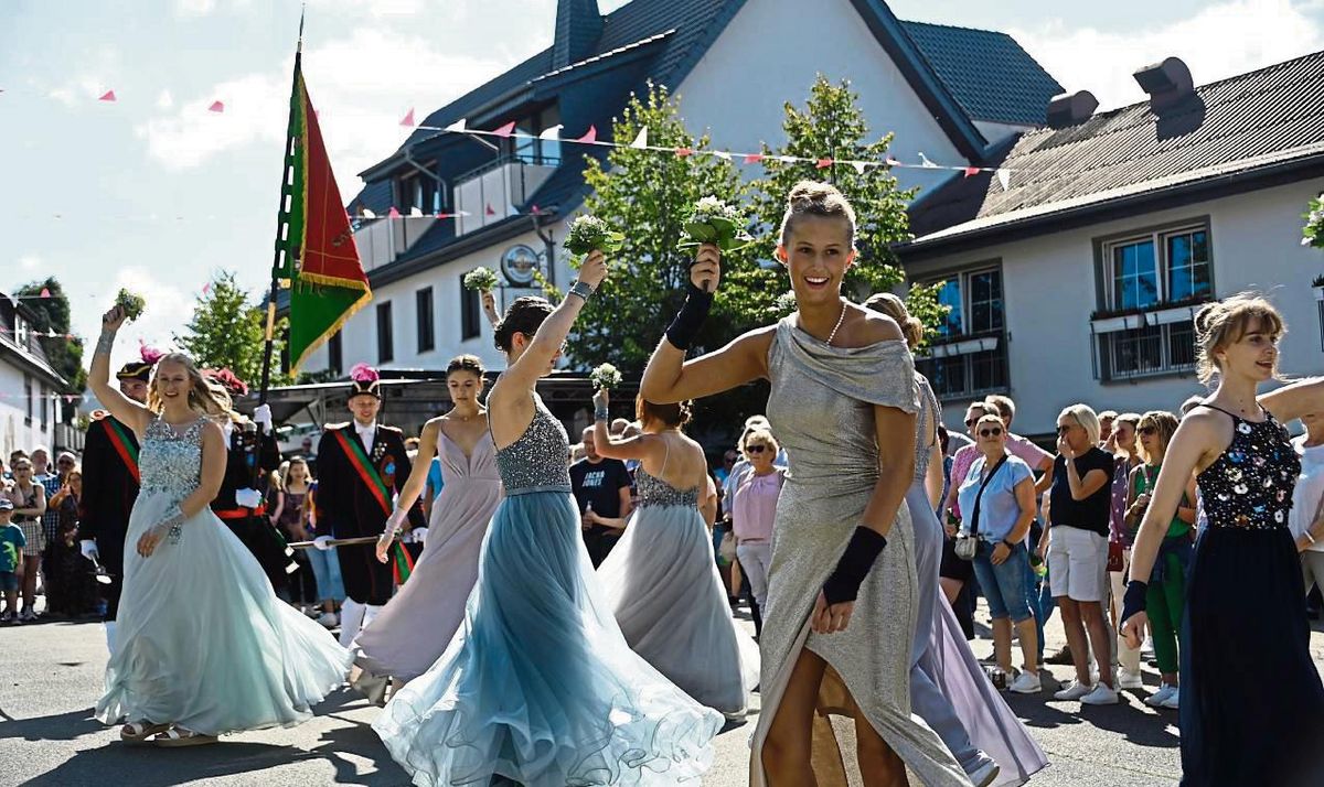 2023 feierten die Schützen beim Kreisschützenfest in Effeln: 2024 richtet die Schützenbruderschaft St. Clemens Friedhardtskirchen Herringhausen-Hellinghausen die XXL-Sause aus – und feiert auch selbst 100-jähriges Bestehen. Archivfoto: Tuschen