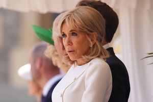 Brigitte Macron wird wegen abfälliger Worte über Feministinnen heftig kritisiert. (Archivbild) - Foto: Jonathan Brady/PA Wire/dpa