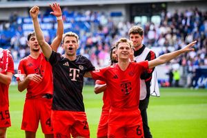 Thomas Müller jubelte in seinem letzten Bundesligaspiel für den FC Bayern München über einen klaren Sieg. - Foto: Tom Weller/dpa