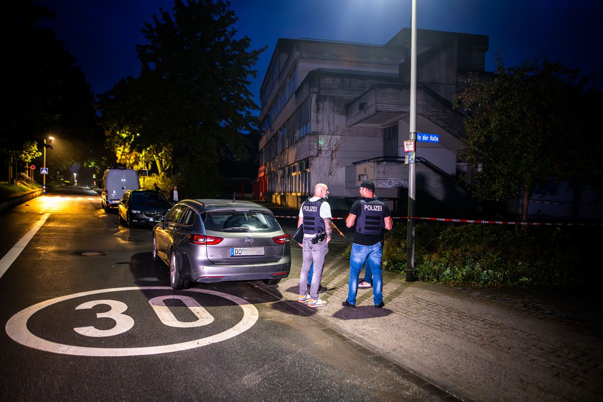 Polizisten sicherten am Mittwoch den Tatort. 