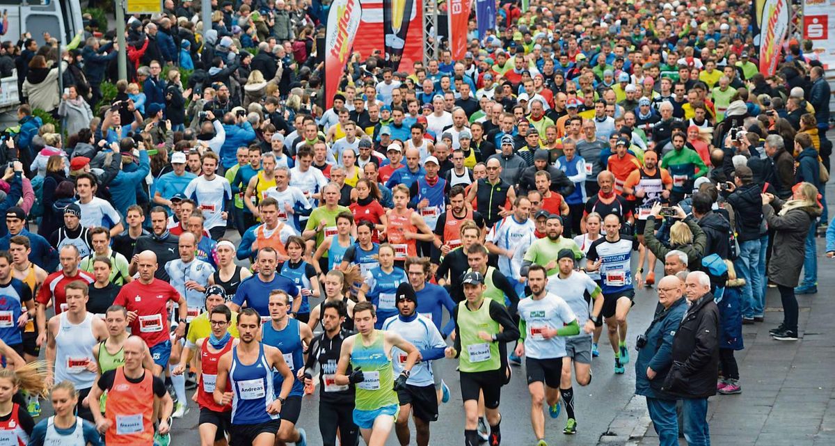 Der Startschuss zum 42. Sparkassen Silvesterlauf von Werl nach Soest fällt am 31. Dezember. Zum größten Silvesterlauf Deutschlands werden wieder zahlreiche Sportfreunde erwartet. Die „Stiftung Gutes Erlaufen“ will mit dieser Großveranstaltung auch einige Projekte unterstützen. Foto: Stallmeister