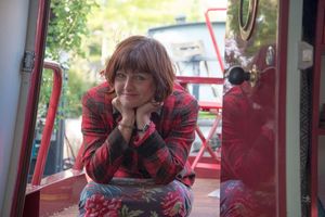 Ihr schillernder Stil brachte Farbe ins graue Westminster: Annette Dittert. (Handout) - Foto: Paulo Ricca/Annette Dittert/dpa