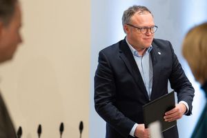 Die TU Chemnitz will Mario Voigt den Doktortitel entziehen. - Foto: Michael Reichel/dpa