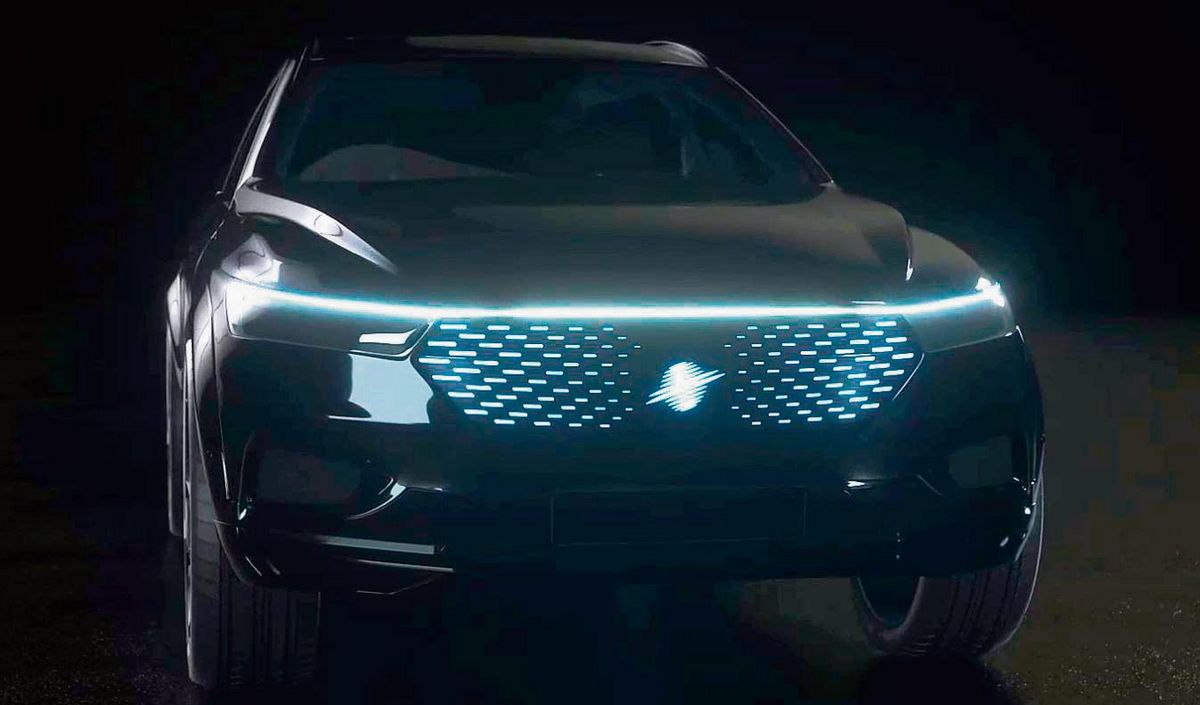 Es wird das für Hella bislang größte Produkt dieser Art: Für einen US-Autohersteller soll der Zulieferer ein 1,80 Meter langes „Front Phygital Shield“ für die Karosserie bauen.
