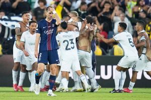 Paris Saint-Germain, hier mit Fabián Ruiz, verlor sensationell mit 0:1 gegen den brasilianischen Vertreter Botafogo. - Foto: Gregory Bull/AP/dpa