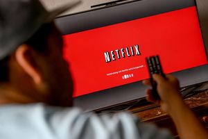  Mit dem Angebot der Streaming-Anbieter ist Binge-Watching zum gesellschaftlichen Phänomen geworden - mit gewissem Sucht-Potenzial. - Foto: Britta Pedersen/dpa-Zentralbild/dpa