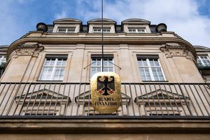Der Bundesfinanzhof urteilte: Unterschiedliche Lebenserwartungs-Rechnungen für Männer und Frauen sind rechtens. (Symbolbild) - Foto: Sven Hoppe/dpa