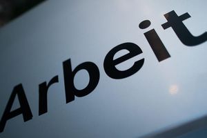 Die lange gute Entwicklung am Arbeitsmarkt in Deutschland hat für mehr reguläre Arbeitsverhältnisse gesorgt. - Foto: Julian Stratenschulte/dpa