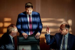 Die Spitzen der schwarz-roten Regierung mussten eine umfangreiche Tagesordnung abarbeiten. - Foto: Kay Nietfeld/dpa