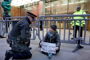 Greta Thunberg wurde in London festgenommen. - Foto: Handout/Prisoners For Palestine/PA Media/dpa