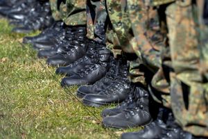 Die Bundesregierung ringt um die Ausgestaltung eines neuen Wehrdienstgesetzes, das zum 1. Januar in Kraft treten soll. - Foto: Soeren Stache/dpa