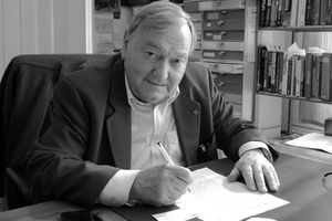 Vom Koch zum Bestseller-Autor. (Archivbild) - Foto: Thomas Burmeister/dpa