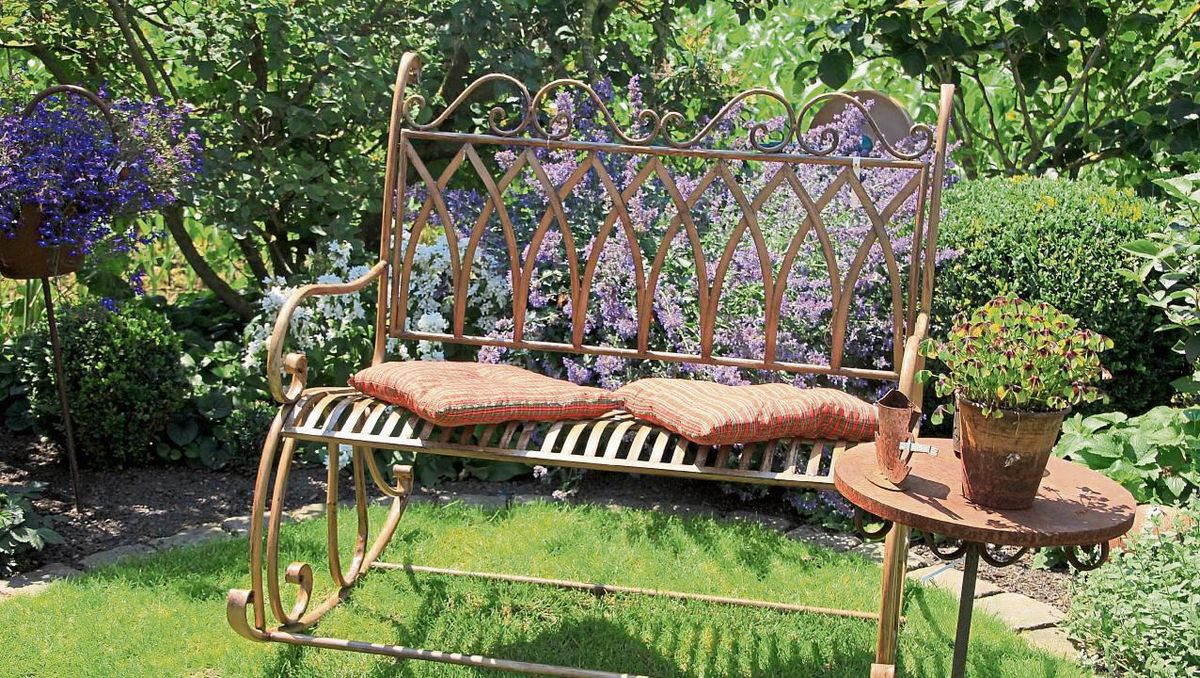 Verweilen und genießen: Insgesamt acht private Gärten öffnen am kommenden Wochenende im Kreis Soest ihre Pforten zur Entdeckungstour. Foto: Jedra (Wfg Kreis Soest)