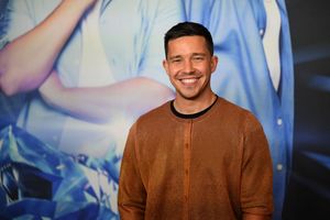 Nico Santos singt in seinem neuen Song über die Bedeutung von Heimat. (Archivbild) - Foto: Felix Hörhager/dpa