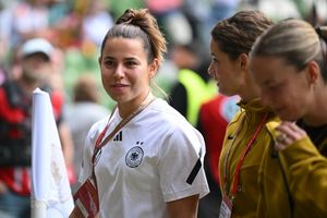 Lena Oberdorf glaubt fest an den Finaleinzug der deutschen Fußballerinnen. - Foto: Carmen Jaspersen/dpa