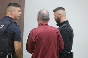 Der Angeklagte wurde wegen versuchten Mordes zu einer lebenslangen Freiheitsstrafe verurteilt. (Archivfoto) - Foto: Bodo Schackow/dpa