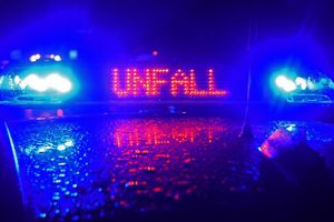 Bei dem Unfall wurden mindestens drei Menschen getötet. (Symbolbild) - Foto: Stefan Puchner/dpa