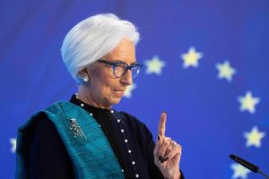 Hält die Notenbank seit Monaten auf unverändertem Kurs: EZB-Präsidentin Christine Lagarde. - Foto: Boris Roessler/dpa