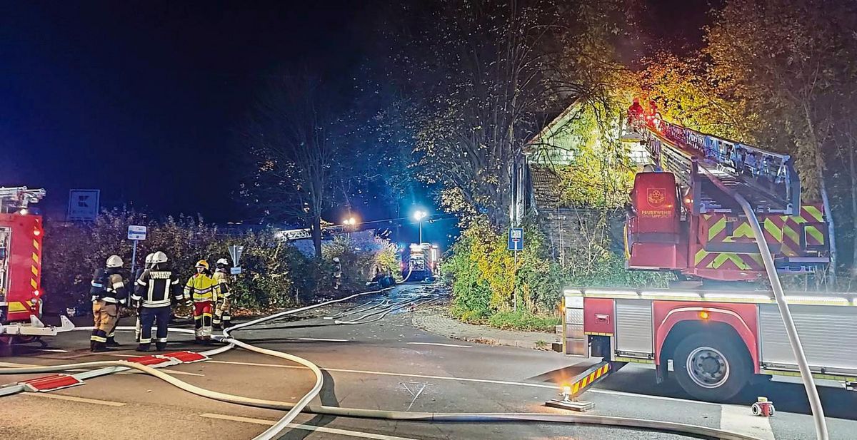 In einem leerstehenden Haus an der Straße An der Schlacht war am 6. November ein Feuer ausgebrochen. Dass es Brandstiftung war, vermutete die Polizei sofort. Foto: Feuerwehr Lippstadt