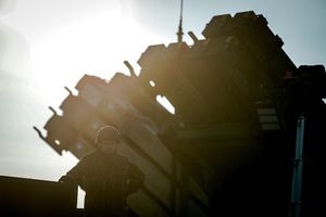 Nach dem Eindringen russischer Drohnen in den Luftraum der Nato will die Nato die Schutzmaßnahmen an der Ostflanke noch einmal verbessern. (Archivbild) - Foto: Kay Nietfeld/dpa