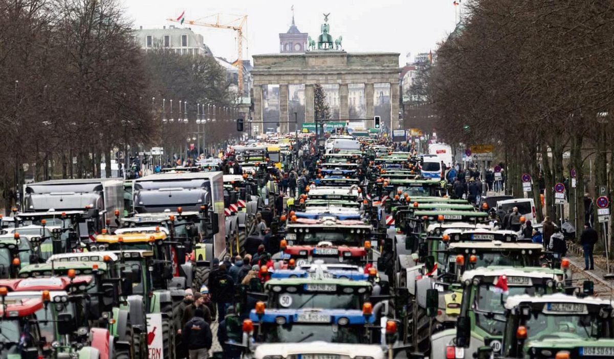Erst Mitte Dezember hatten Landwirte bei einer großen Demonstration in Berlin ihrem Ärger über die Kürzungspläne der Bundesregierung Luft gemacht. Foto: Sommer (dpa)