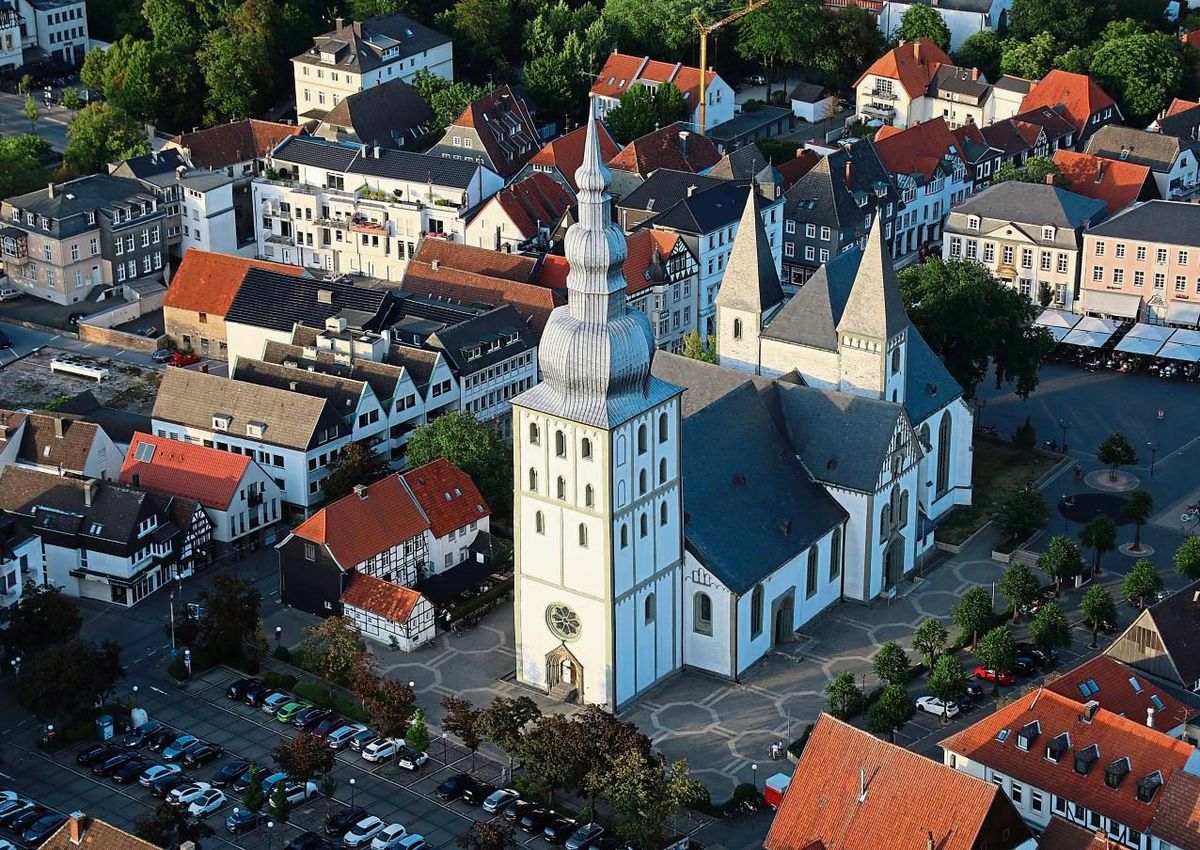 Eine Veranstaltungsfläche, die den Lippstädtern lieb und teuer ist: Das Areal rund um die Marienkirche. Die evangelische Kirche soll nach Information unserer Zeitung nun 15 Mal so viel Miete von der Stadt fordern wie bisher. Allerdings seien die Zahlen seit Jahrzehnten nicht mehr angepasst worden, wie es aus Kirchenkreisen heißt. ArchivFoto: Cegelski