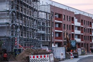 Der Wohnungsbau in Mehrfamilienhäusern stagniert. (Archivbild) - Foto: Oliver Berg/dpa