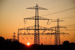 Stromkunden können mit Entlastung bei Netzentgelten rechnen (Archivbild). - Foto: Julian Stratenschulte/dpa