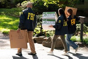 Das FBI durchsucht Boltons Haus. - Foto: Jose Luis Magana/FR159526 AP/AP/dpa