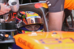 Schon wieder schnell in Imola: WM-Spitzenreiter Oscar Piastri. - Foto: Antonio Calanni/AP/dpa