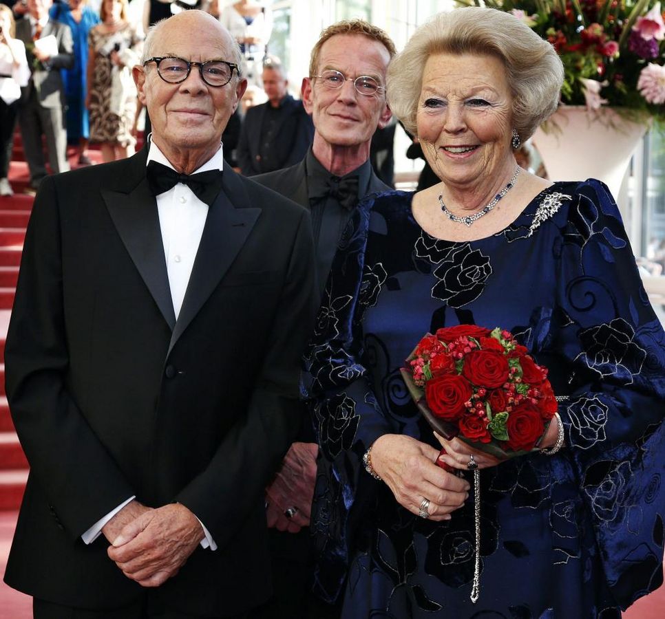  Hans van Manen mit der damaligen niederländischen Königin Beatrix. - Foto: Jerry Lampen/ANP/EPA/dpa