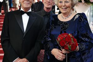  Hans van Manen mit der damaligen niederländischen Königin Beatrix. - Foto: Jerry Lampen/ANP/EPA/dpa