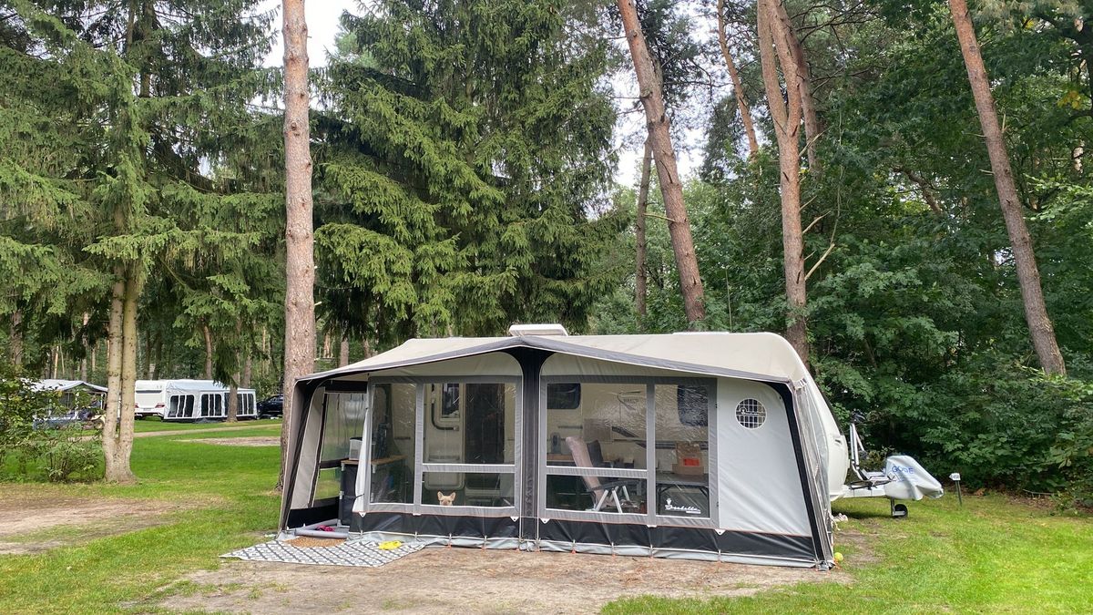 Ob im Wohnwagen oder im Zelt: Camping macht Spaß. Fotos: Schapke