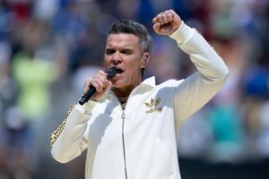 Robbie Williams überraschte seine Fans drei Wochen früher mit seinem neuen Album. (Archivbild) - Foto: Sven Hoppe/dpa