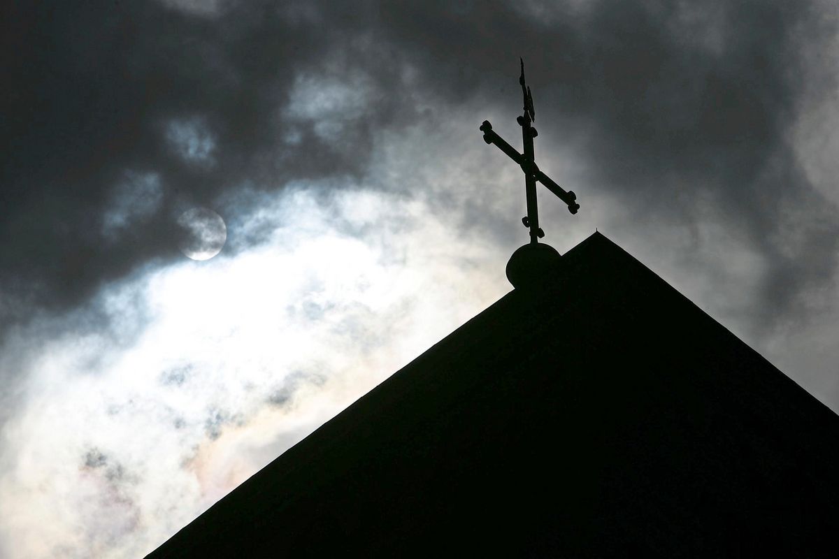Nach Vorwürfen in den vergangenen Jahren gegen die katholische Kirche zu ritueller Gewalt haben mehrere Bistümer eine Untersuchung vorgestellt. Foto: dpa