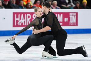 Die Eiskunstläufer Minerva Fabienne Hase und Nikita Wolodin haben bei der WM in Montreal die Bronzemedaille gewonnen. - Foto: Graham Hughes/The Canadian Press/AP/dpa