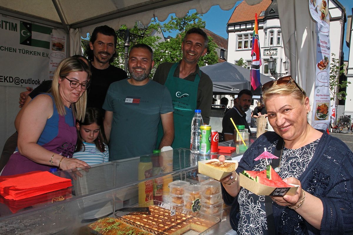 EEhrenamtlich gibt’s was Leckeres auf die Gabel. Fotos (2): Schwade