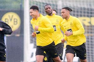 Jobe Bellingham (l) geht nach nur wenigen Trainingseinheiten beim BVB schon voran. - Foto: Bernd Thissen/dpa