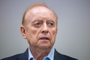 Bleibt trotz Fristablaufs auf freiem Fuß: Alfons Schuhbeck. (Archivbild) - Foto: Peter Kneffel/dpa