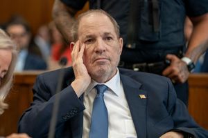 Harvey Weinstein erscheint zu einer vorläufigen Anhörung vor dem Strafgericht in Manhattan. - Foto: David Dee Delgado/POOL Reuters/AP