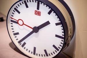 Immer wieder verliert die Bahn den Wettlauf mit der Zeit. (Archivbild) - Foto: Fabian Sommer/dpa