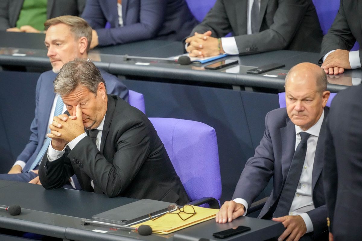 Ampel-Aus oder Weitermachen? Die SPD- und FDP-Bundestagsabgeordneten aus dem Kreis Soest haben klare Forderungen an Lindner, Habeck und Kanzler Scholz. Foto: dpa