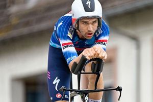 Der deutsche Radprofi Maximilian Schachmann verurteilt das Vorgehen der gewaltbereiten Demonstranten bei der Vuelta. (Archiv) - Foto: Uwe Anspach/dpa